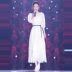 Nhà đài Châu Âu ngôi sao mùa xuân và mùa thu 2021 Triệu Lệ Dĩnh catwalk trong chiếc váy thêu hoa màu trắng hòa tan trong nước mới của phụ nữ - váy đầm váy đầm