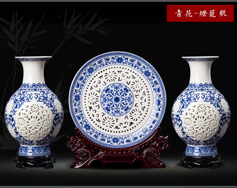 Jingdezhen ceramics hollow - out of the blue and white porcelain vase three - piece sitting room of home decoration wine rich ancient frame furnishing articles