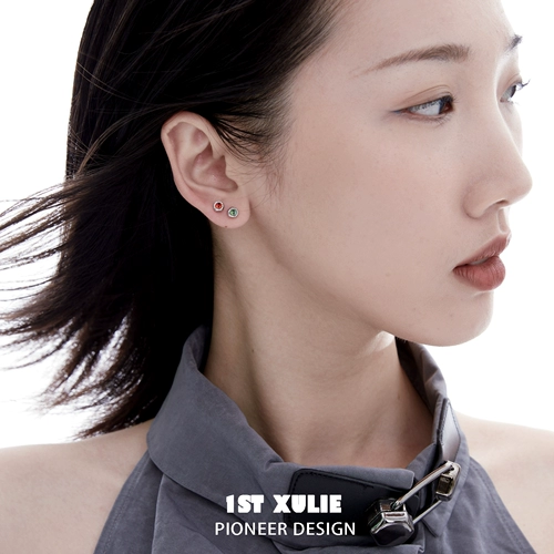 Оригинальные небольшие дизайнерские серьги подходит для мужчин и женщин, серебро 925 пробы