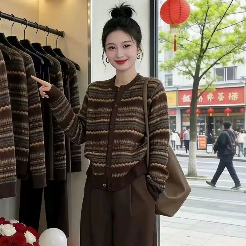 Coffee-Colored Round-Neck Striped Knit Cardigan, New High-Quality Fair Isle Vintage Sweater Jacket for Autumn and Winter, Versatile Top Coffee-Colored Round-Neck Striped Knit Cardigan, New High-Quality Fair Isle Vintage Sweater Jacket for Autumn and Winter, Versatile Top