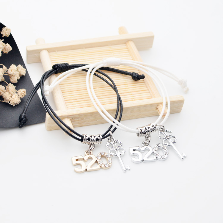 Phiên bản tiếng Hàn của cặp sinh viên đơn giản chìa khóa và vòng tay khóa một cặp phụ nữ Sen Sở bạn gái bốn lá dây chòm cỏ ba lá vòng cổ vàng tây nữ