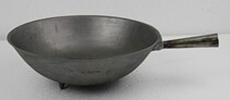 30cm thick old-fashioned iron cast iron frying pan old cast iron household wok triangular iron pot claw pot