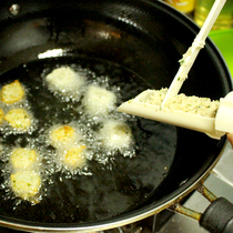 Q meatball maker kitchen DIY mold fish ball mold shrimp ball water ball processing spoon homemade mold pinch pill