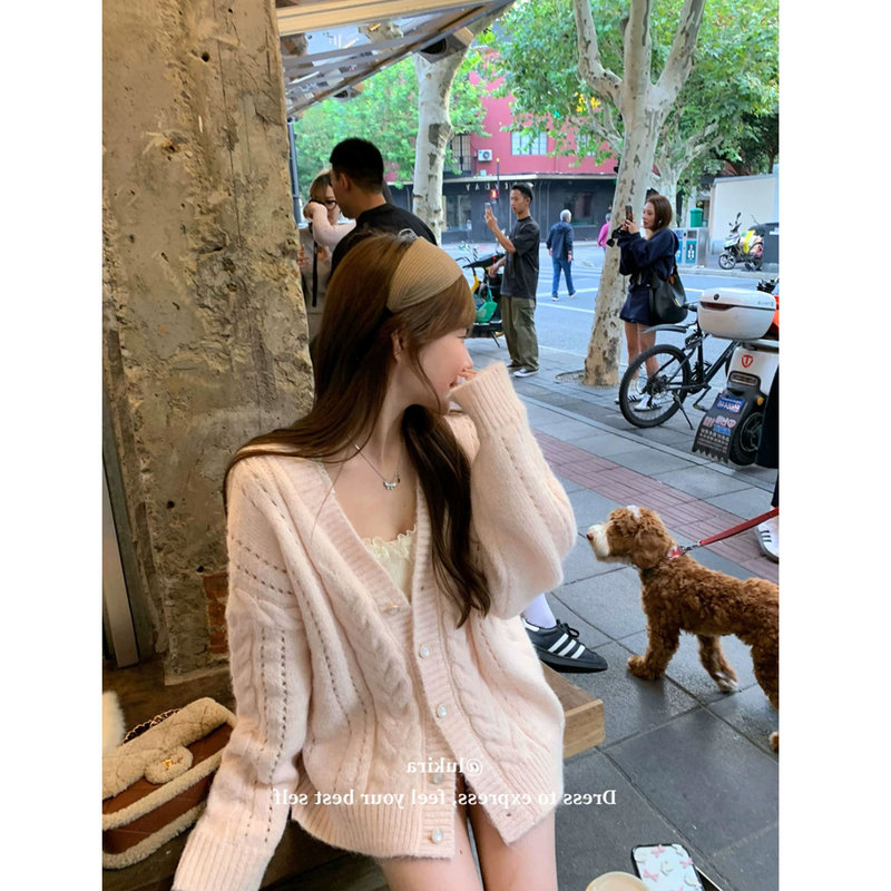 Gorgeous Pink Cable-Knit Cardigan Sweater for Women, Suitable for Autumn and Winter, Thick and Loose-Fitting, Soft and Cozy Outerwear