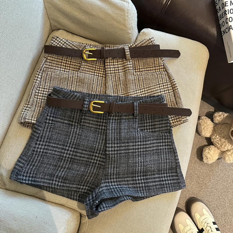 Retro Woolen Shorts for Women, New Autumn and Winter Style, Slim Fit, High-Waisted, Casual Plaid Wide-Leg Boot Pants Retro Woolen Shorts for Women, New Autumn and Winter Style, Slim Fit, High-Waisted, Casual Plaid Wide-Leg Boot Pants