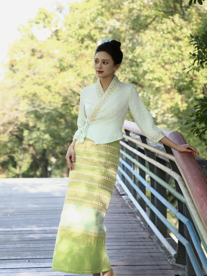 Mangas tres cuartos Falda de tubo Yunnan Dai Festival de salpicaduras de agua Traje Dai Ropa étnica característica Ropa de trabajo Ropa de mujer Dai