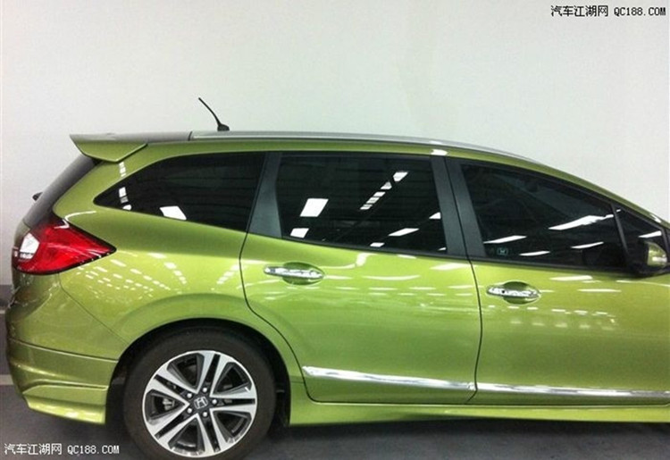 Đuôi xe Honda Jade sửa đổi 13-17 mẫu xe nguyên bản không cần sơn xuất hiện sửa đổi cánh trên cánh cố định ban đầu nhà máy cánh gió đuôi xe hơi