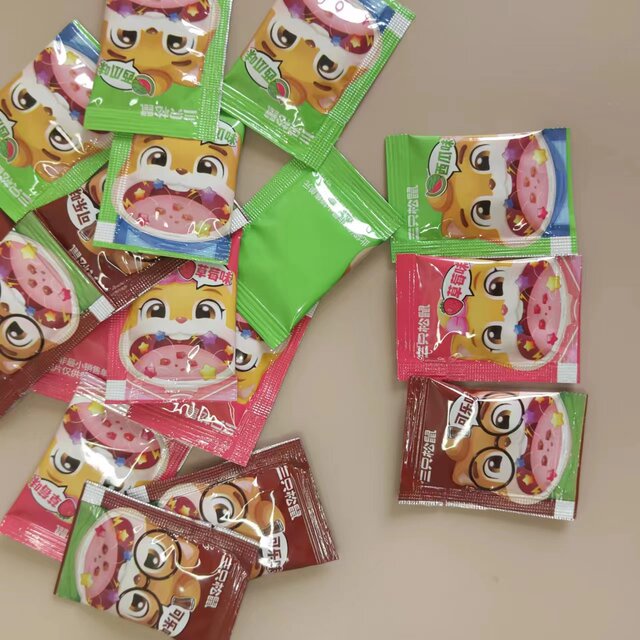 Three Squirrels Jumping Candy 20 Small Packets Strong Popping Candy Nostalgic Spoof Fun Explosive Candy Childhood Snack Batch