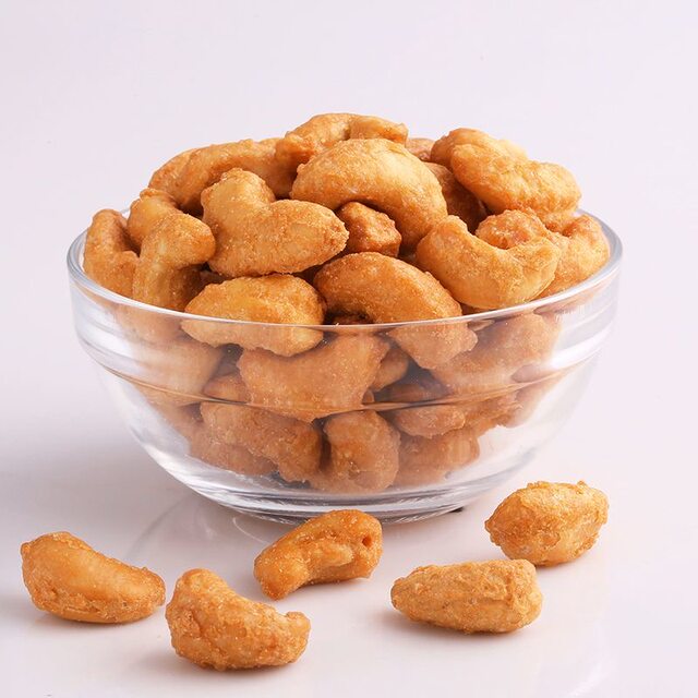 Three Squirrels Charcoal Roasted Cashews Purple Skin Cashews Classic Charcoal Roasted Flavor Lightly Processed Refreshing and Crispy for Dormitory and Office