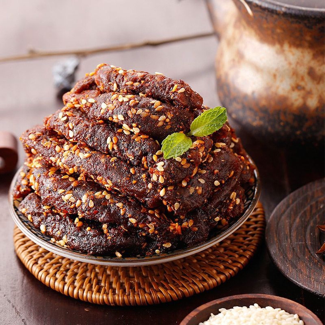 Three Squirrels Sichuan Spicy Beef 100Gx3 Bags Spicy Snacks Leisure Snacks Jerky Shredded Beef Delicacies