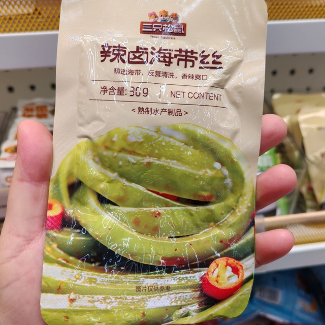 Three Squirrels Spicy Braised Seaweed Strips 30g Bag Small Packaged Ready-To-Eat No-Cook Snack