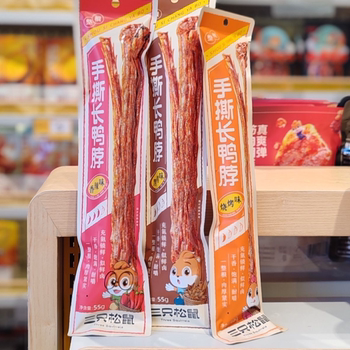 Three Squirrels Hand-Shredded Duck Neck Whole Super Long Lock Fresh Nitrogen Air-Dried Snacks to Satisfy Cravings Black Duck Spicy Barbecue Camping Style