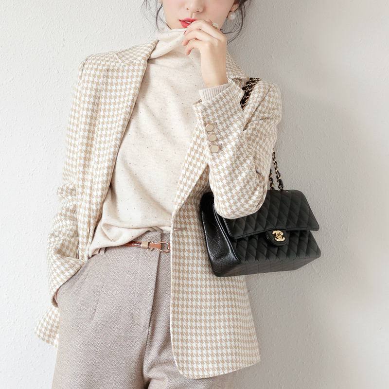 Japanese autumn and winter gentle temperament thousands of birds in a small suit jacket woman elegant with a grain of buttoned cashmere sweatshirt-Taobao
