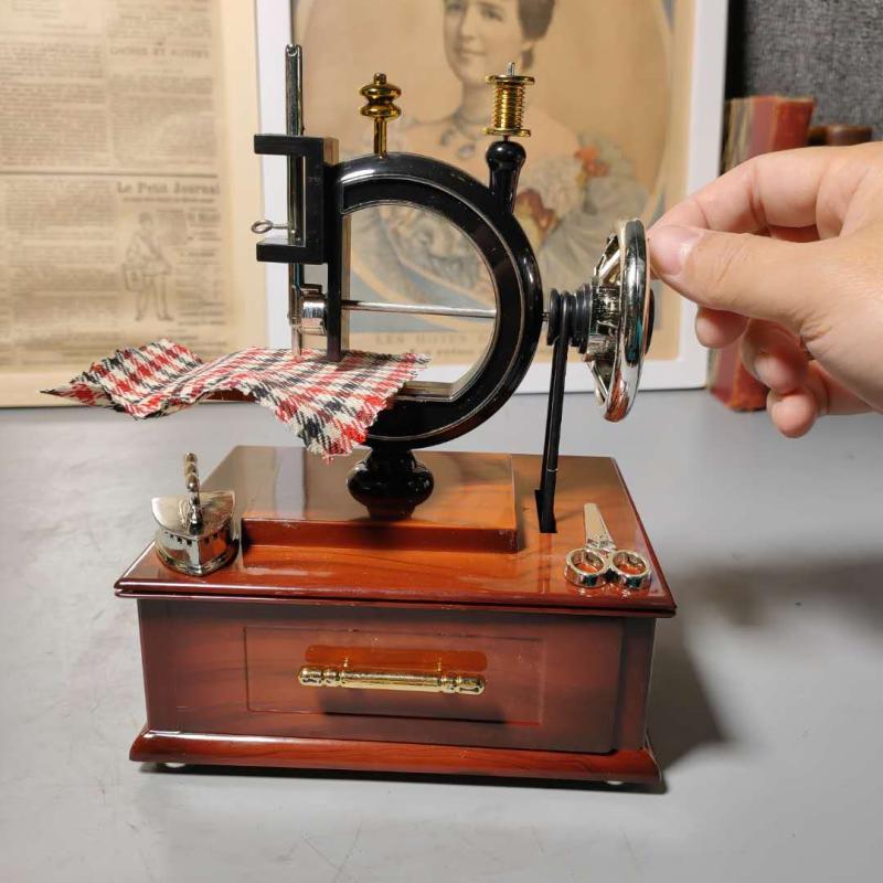 Vintage Nostalgia Old Fashioned Eight Soundbox Small Shake Sewing Machine Model Music Box Home Decoration Pendulum Gift Items