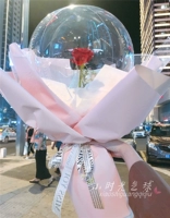 Пакет из красной розовой бумаги