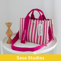 Розовая красная полоса цвета (нижняя часть нижней