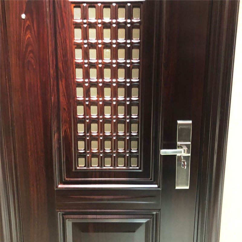 Look forward to the safety door M5