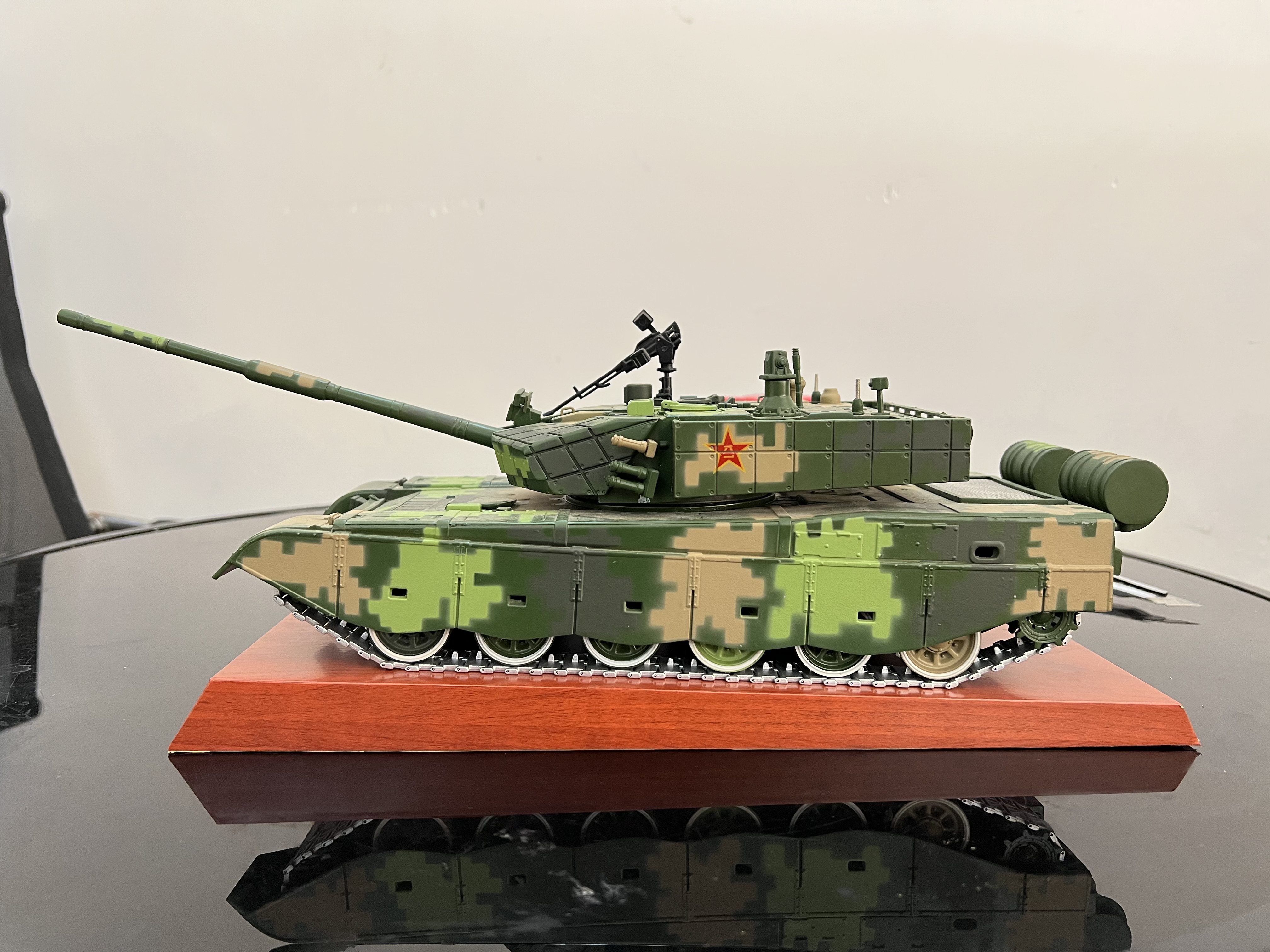 Tank chariot missile vehicle warship aircraft carrier aircraft alloy model decoration wooden base dust cover acrylic cover