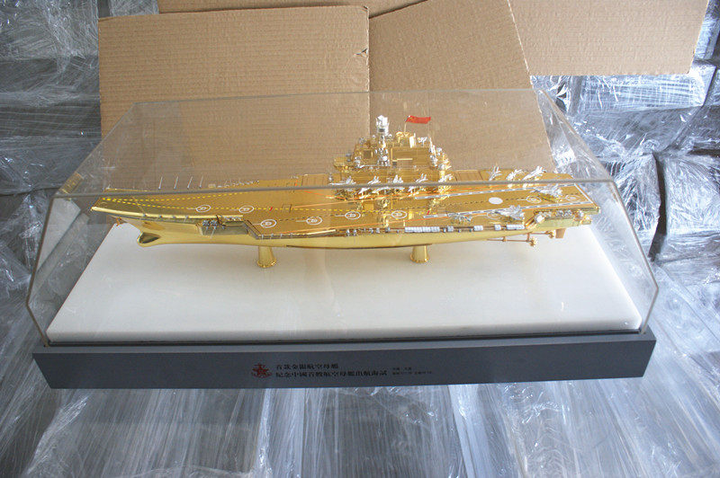 Touch China's Liaoning aircraft carrier finished alloy model Liaoning ship model collection 1:500 gold plated version