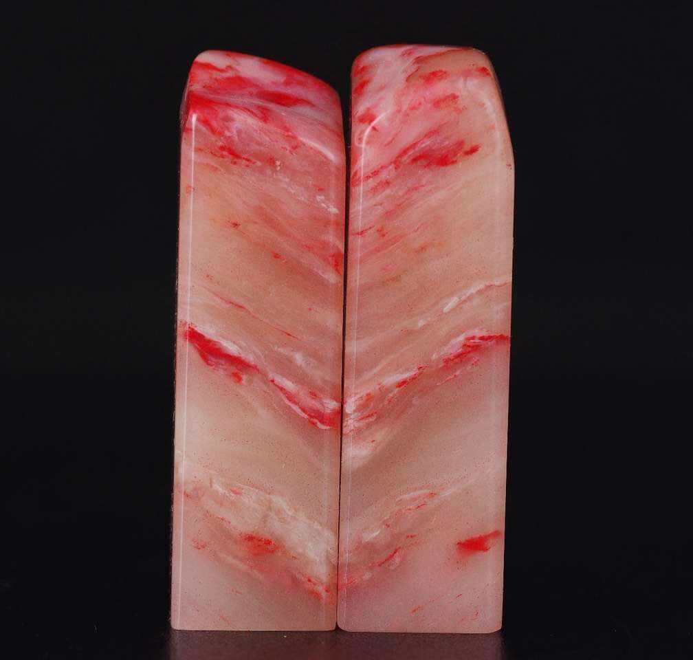 Bahrain stone chicken blood stone pair Zhang Shoushan Tianhuang Chinese treasure Changhua chicken blood stone ornaments suet frozen pendant collection