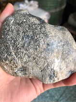 Heilongjiang natural large-leaf silk grass flower jade cypress jade raw stone carving material ornaments 497 grams