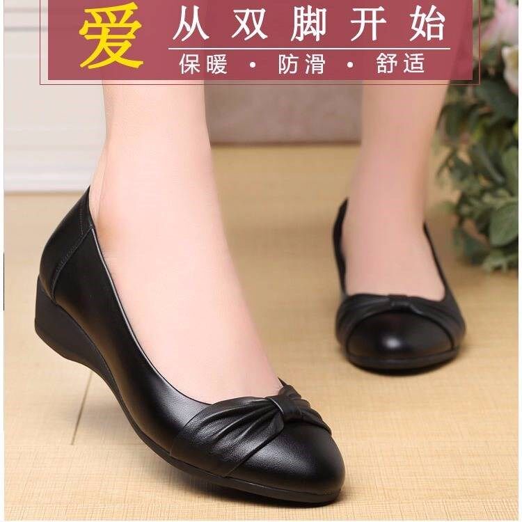 Mom's Shoes, Soft-Soled, Comfortable Spring and Summer Flats for Women, Breathable 2024 Casual Soft Leather Work Shoes, Leather Shoes for Middle-Aged and Elderly Women