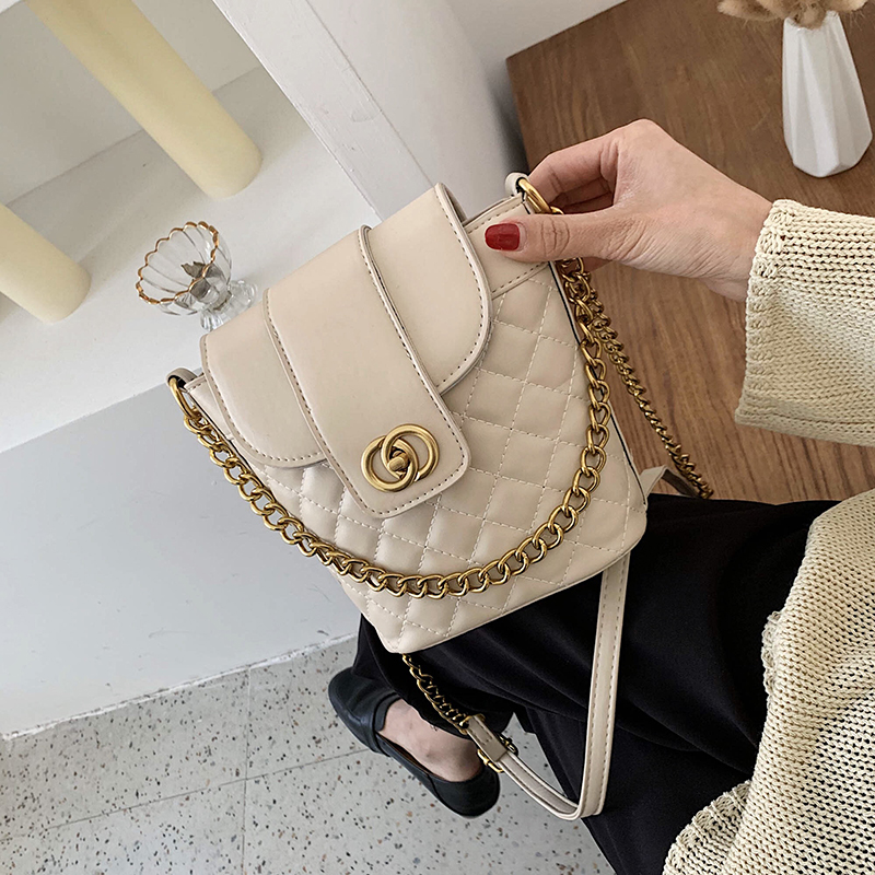 Bag Packs Women Bag 2021 New Fashion Rhombus Chain Slanted Satchel Korean version 100 Lap Texture Single Shoulder Bucket Bag