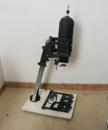 Шанхайский мост -гоя в мосту с черно -белым магнитом