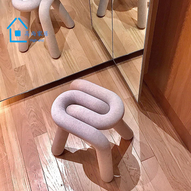 French Designer Light Extravagant form Bend Chair Creative Fabric minimalist bedroom Makeup Stool Doorway Genguan Swap-stool