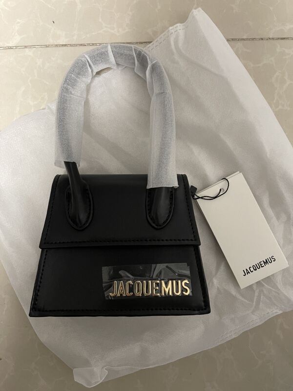 Cross-Border Supply on Aliexpress and Shopee: Popular Jacquemus Mini Clutch Crossbody Bag from Dunhuang