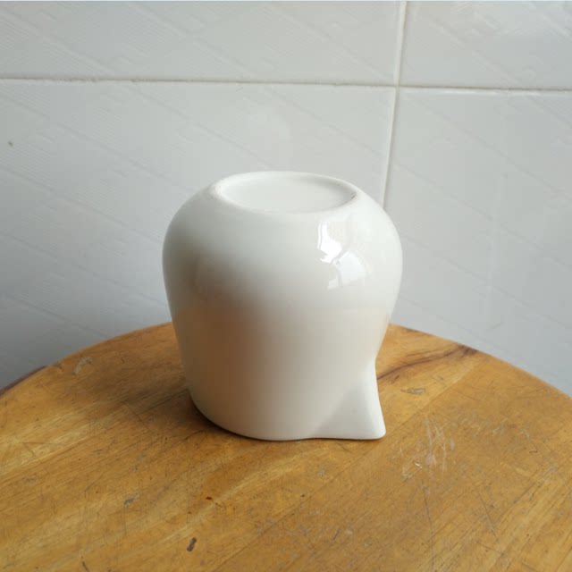 Simple ceramic bottle ceramic jar egg-shaped pointed mouth water drop coffee milk cup milk pot Western food sauce sauce jar milk cup