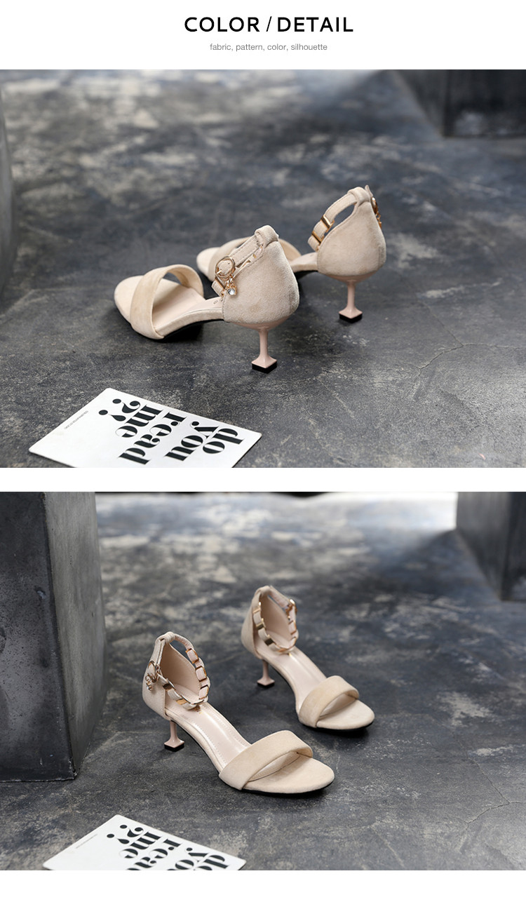 Mùa hè mới cao gót gợi cảm của phụ nữ ổn với mèo với size nhỏ 31 32 33 sandal hoang dã size lớn 41 42 43 dép bitis nữ