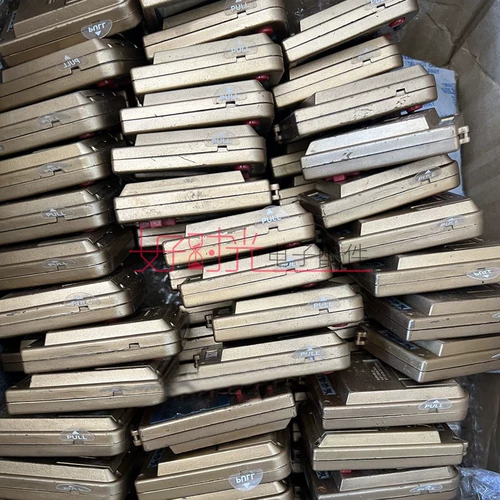 Часы, брелок, игровая приставка