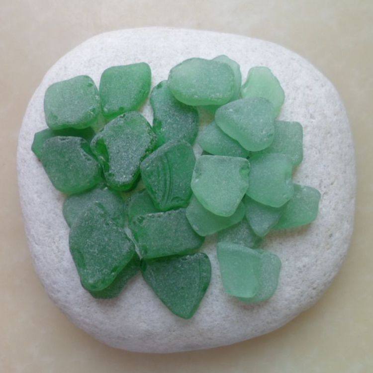 Sea glass raw stone 2-3 cm Sea glass Natural Sea glass glass sheet Green glass stone raw material