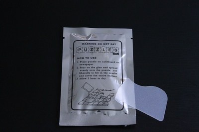 Spot special glue for puzzles 25ml bag with plastic scraper