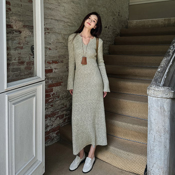 Casual and versatile v-neck bell sleeve knitted slim long skirt