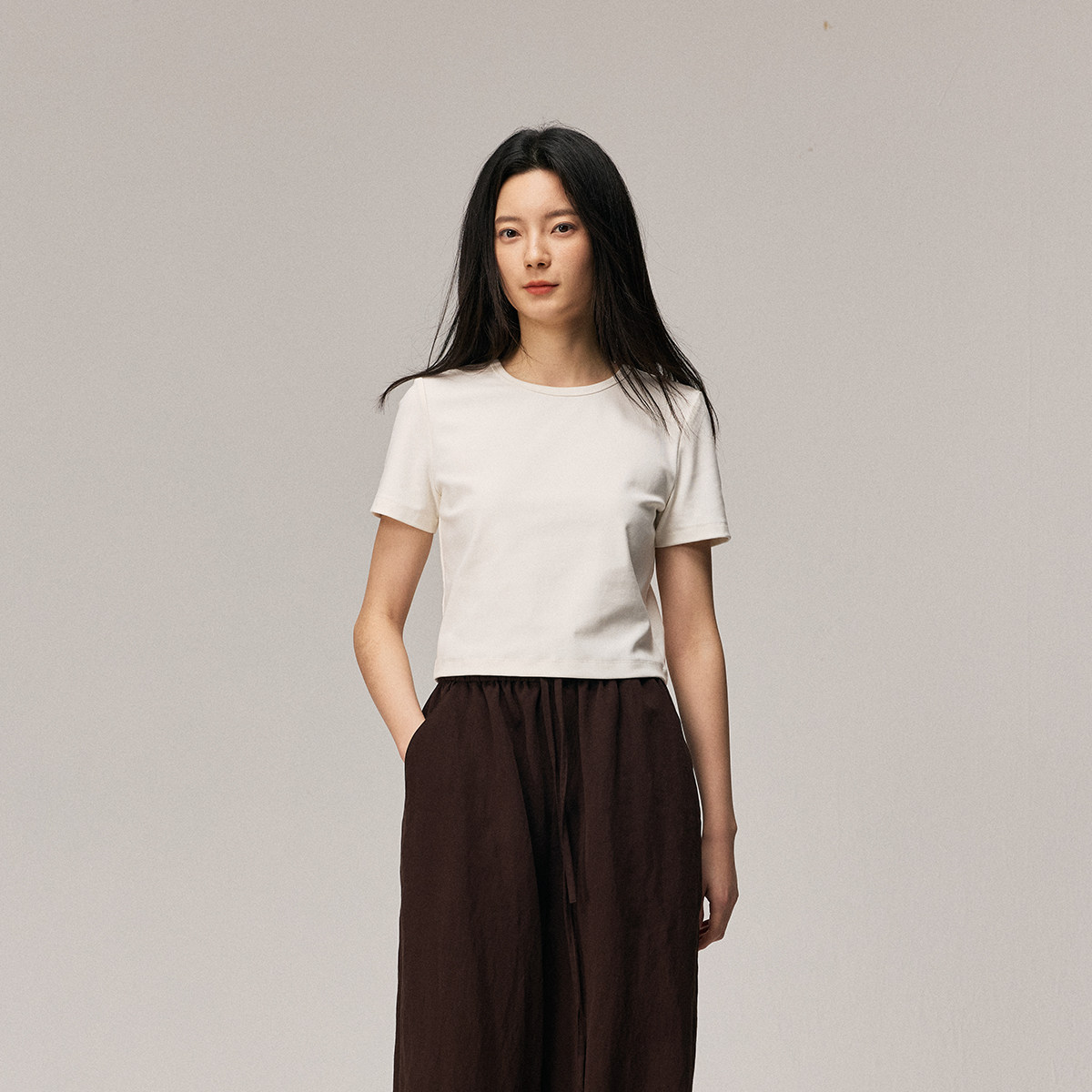 INOUTHRQ2026 Summer New solid color simple and versatile round-neck, shoulder-length, slim short knitted short-sleeved T-shirt