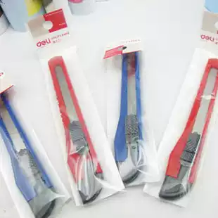 Deli 2052 utility knife Small paper cutter Deli utility knife Paper cutter Manual knife Office supplies