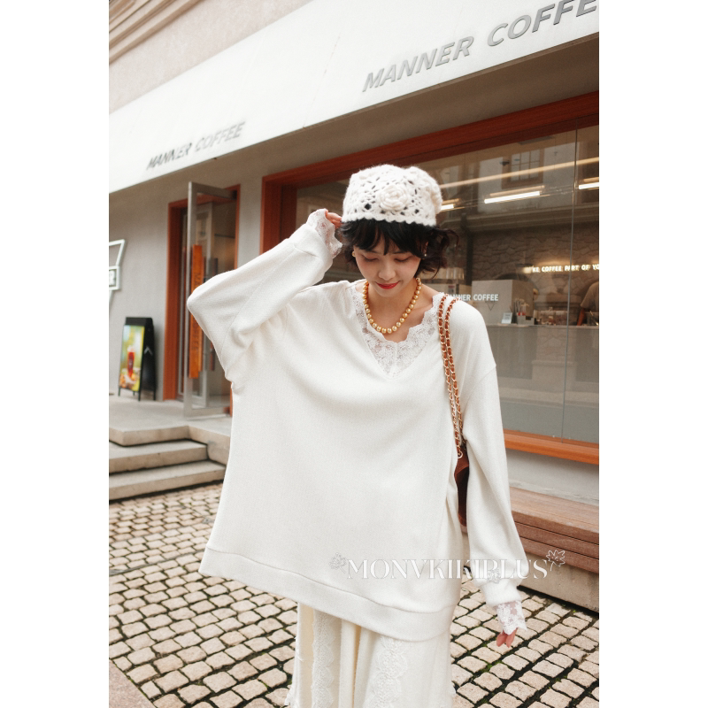 Witch Monvkiki Slightly Plus-Size Loose Fit Slimming V-Neck Lace Base Top # X080 Witch Monvkiki Slightly Plus-Size Loose Fit Slimming V-Neck Lace Base Top # X080