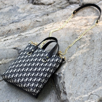 Light Extravaganza Superior Sense 100 Hitch Chain Small Square Girl Bag Canvas commuter handbag Single shoulder inclined satchel bag