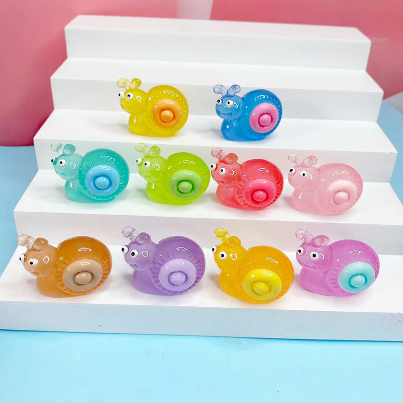 Trendy New Luminous Cartoon Snail DIY Resin Accessories Dollhouse Car Ornaments Keychain Bag Charms Trendy New Luminous Cartoon Snail DIY Resin Accessories Dollhouse Car Ornaments Keychain Bag Charms