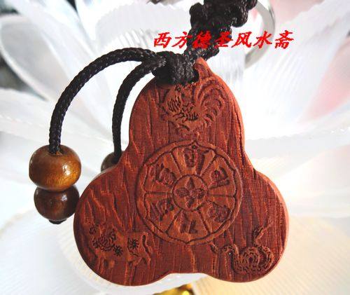 Double-sided engraved six-character mantra mahogany chicken, cow and snake three-alloy keychain, which belongs to the mascot of chicken, cow and snake