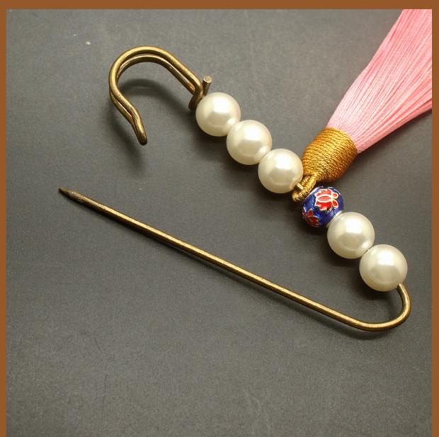 Bản gốc retro tua rua nữ sang trọng tòa án gió lớn pin nút áo len áo len cố định quần áo trâm cài