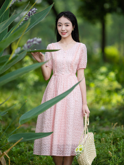 Zunyi ສີບົວຝ້າຍ dress ແມ່ຍິງ summer 2024 ການອອກແບບໃຫມ່ແບບອ່ອນໂຍນ literary elegant temperament skirt ຍາວ