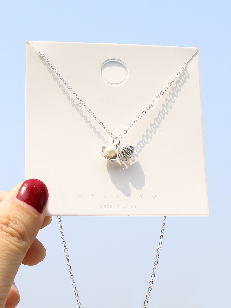 Sweet pearl shell necklace Korean version of simple fashion temperament net red fan-shaped pendant niche clavicle chain gift woman