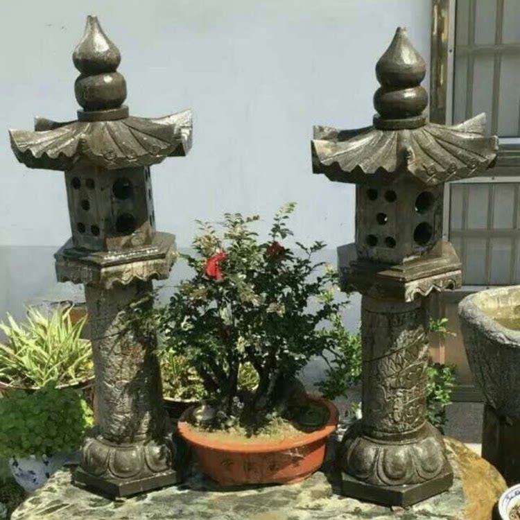 Stone sculpted stone lamp imitation ancient made of old Chinese stone lantern natural green stone stone lamp courtyard garden landscaped outdoor ground lamp
