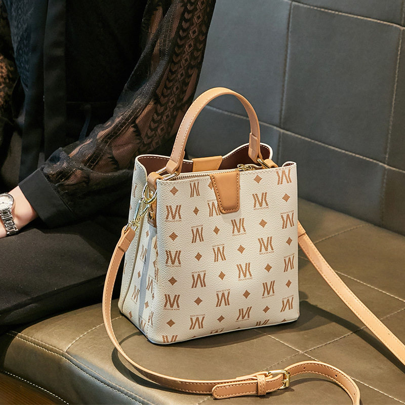 French special cabinet MDITCK ~ new fashion broadband portable minima generous single shoulder bag 100 hitch satchel satchel