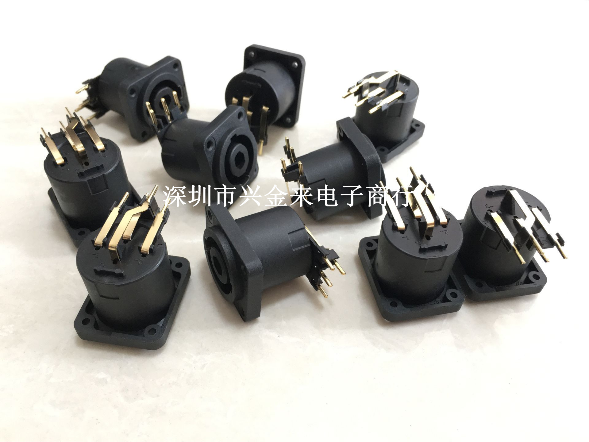 Bend and feet 4 - core speaker socket professional socket 4 - core sound wire joint amplifier Carnun head Oum plug