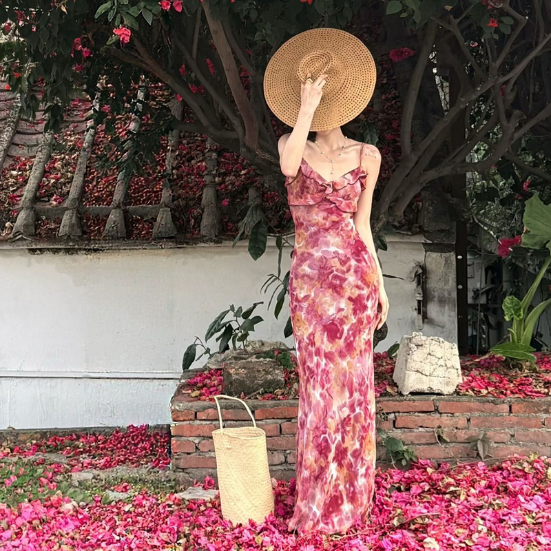 French-Style Elegant Red Floral Spaghetti Strap Dress for Women, 2026 Summer New Holiday Style, Stunning Waist-Cinching Long Dress