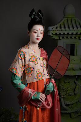 Sangxie Palace Consort - Half-Sleeved Dress and Skirt of the Early Tang Wuzhou Period (Prepaid)